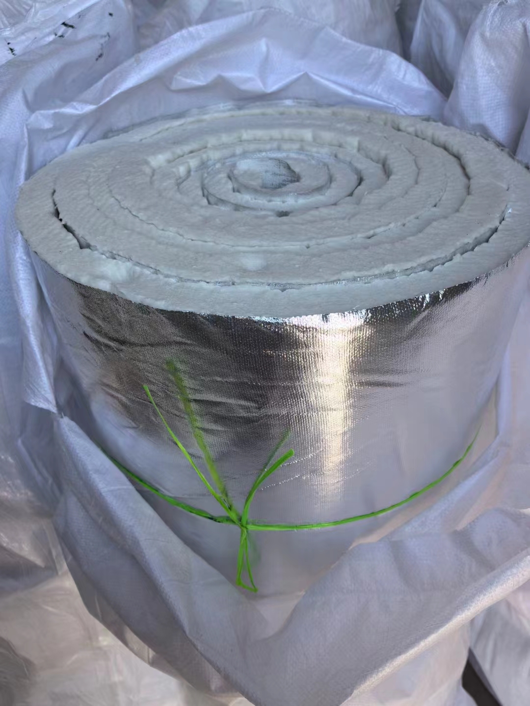 硅酸铝针刺毯（贴箔）